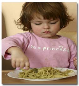 کودکانی که خود غذا میخورند سالم ترند