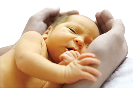 چه غذاهایی برای زردی نوزاد مضراست,زردی در نوزادان,آیا زردی نوزاد باعث خواب آلودگی میشود