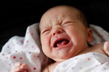 علت گره نوزاد,گریه کردن نوزاد