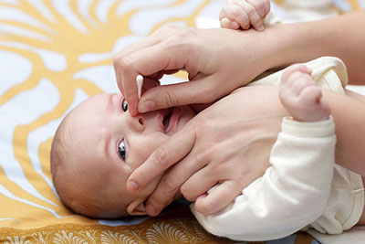 دلیل گرفتگی بینی,تمیز کردن بینی نوزاد