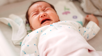 علت گریه نوزاد در خواب