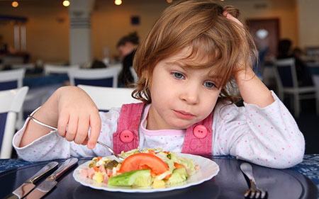 بچه های بد غذا,کودکان بد غذا,علل بد غذایی کودک