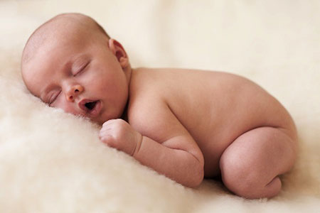علت دمر خوابیدن نوزاد,دمر خوابیدن نوزاد,حالت های خوابیدن نوزاد