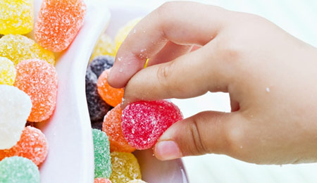 جلوگیری از خوردن تنقلات شیرین توسط کودک,تغذیه کودک,توصیه‌هایی برای جلوگیری از خوردن تنقلات شیرین