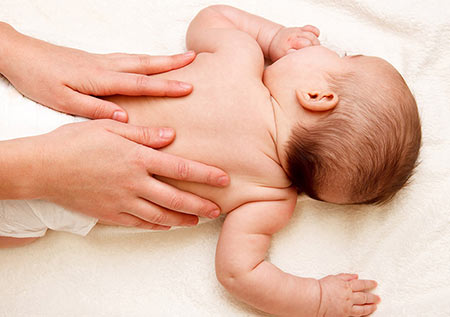 ماساژ کودک,آموزش ماساژ شکم کودک,نحوه ماساژ بدن کودک