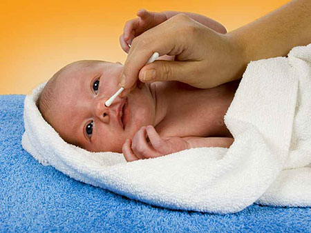 تمیز کردن بینی نوزاد,روش های تمیز کردن بینی نوزاد,راههای تمیز کردن بینی نوزاد