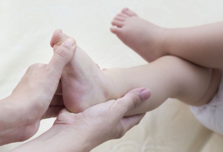 دلایل مشکلات پا و اختلالات ساق پا در نوزادان